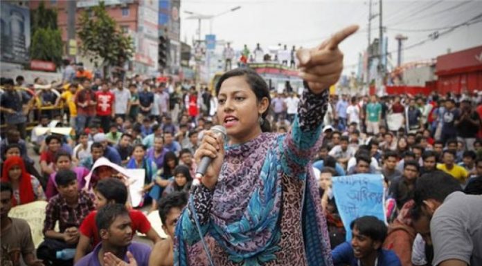 Bangladeş’te öğrenciler hükümete geri adım attırdı