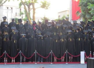 Liseler saray rejimine dur demek için ayakta!