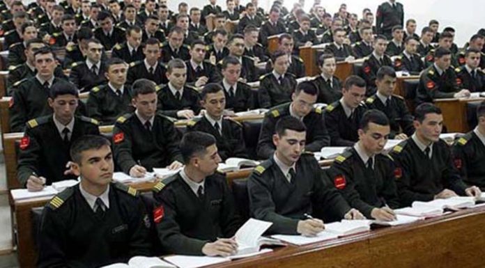 Askeri lise mezunu bir öğrenci ile röportaj