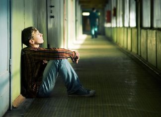 Soruyoruz: Gençlik neden mutlu olsun ki?