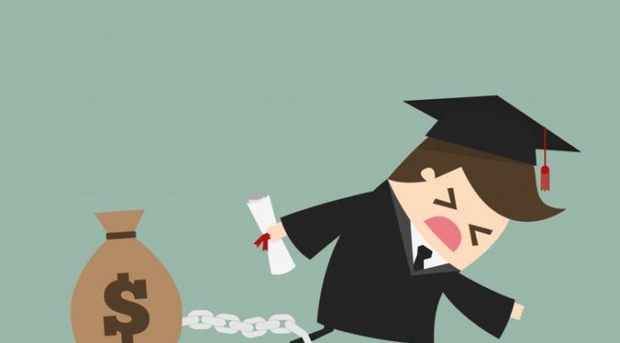 Rapora göre, 9.000 sterlinlik öğrenim borcu alan mezunların yarısı ebeveynleriyle yaşıyor