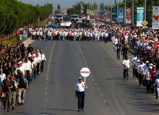 Demokratik yanılgıları derhal terk etmek veya Maltepe’den Hamburg’a köprü kurmak