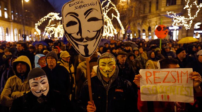 Macar öğrenciler ezberci eğitime karşı seferberliğe geçti