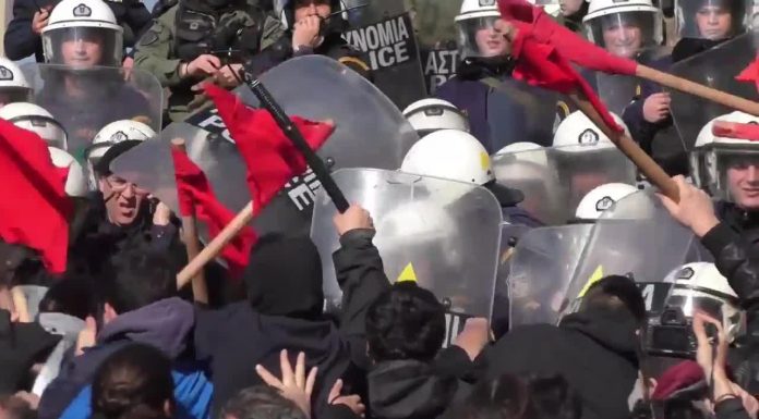 Yunanistan: Kamusal eğitim taraftarları sokakta