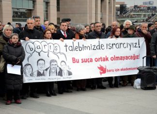 Hocalarımızın yanındayız!