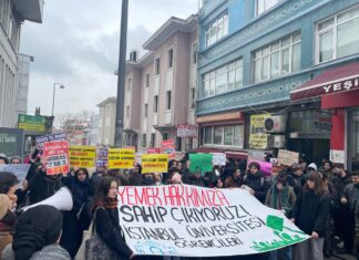 İstanbul Üniversitesi Öğrencileri Yemekhane Zammına Karşı Ana Kapıya Yürüdü