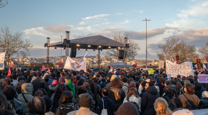 Üniversite Öğrencileri Tutuklanan Arkadaşları İçin Gençlik Dayanışma Sahnesi’nde Bir Araya Geldi!
