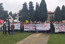 Boğaziçi Üniversitesi öğrencileri kulüp odalarının gaspına karşı bir araya geldi